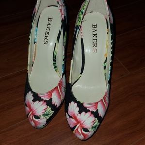 Tropical black heel